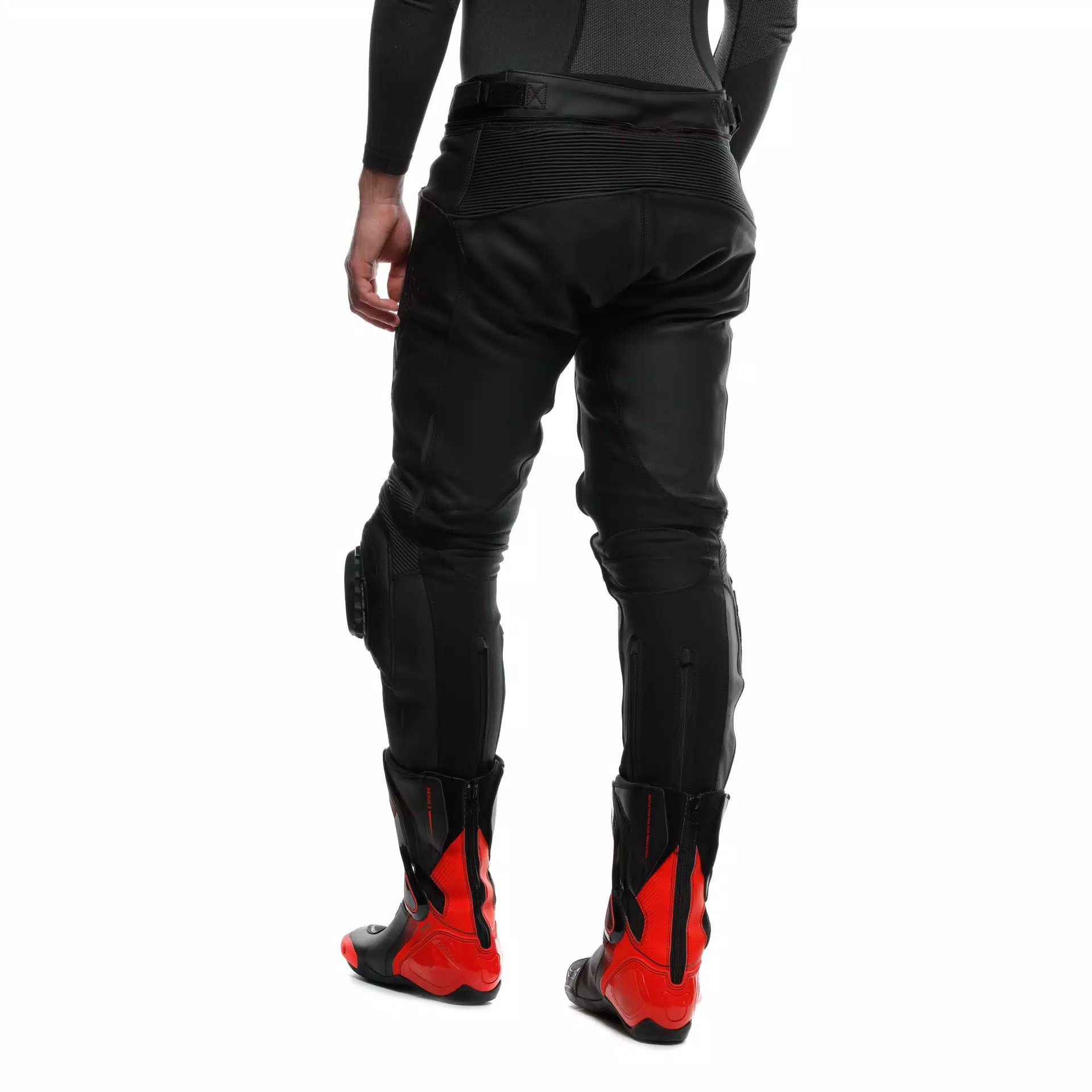 Кожаные брюки DAINESE DELTA 4 PERF. LEATHER PANTS